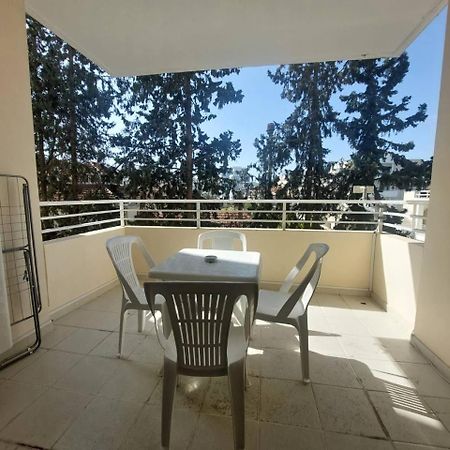 Sunny 2 Bedroom Larnaca Center Bagian luar foto