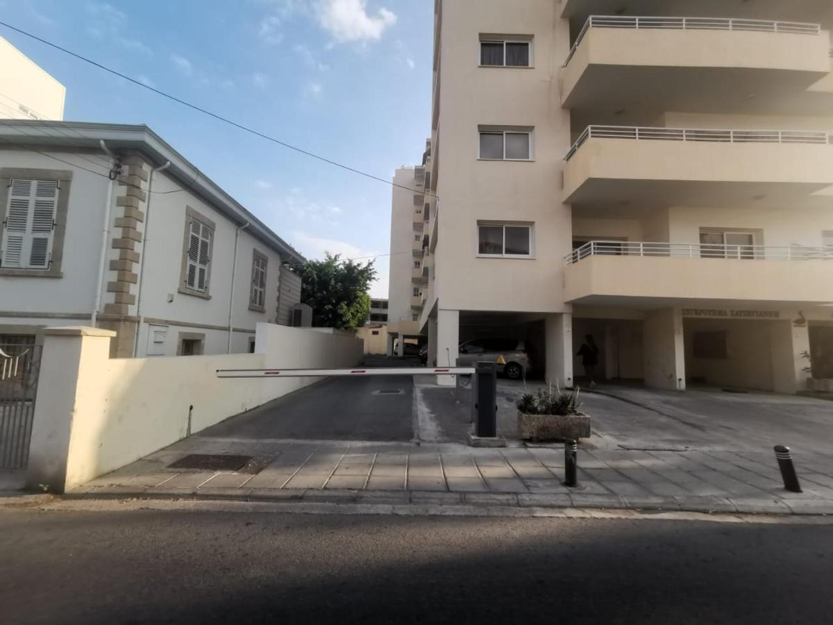 Sunny 2 Bedroom Larnaca Center Bagian luar foto