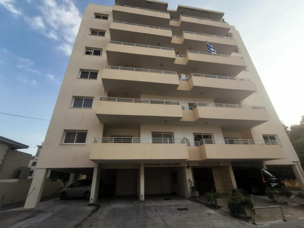 Sunny 2 Bedroom Larnaca Center Bagian luar foto