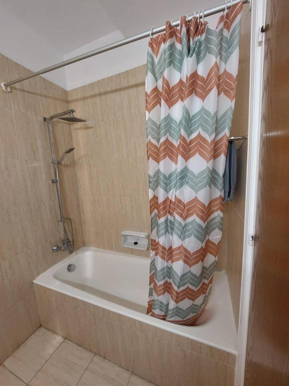 Sunny 2 Bedroom Larnaca Center Bagian luar foto
