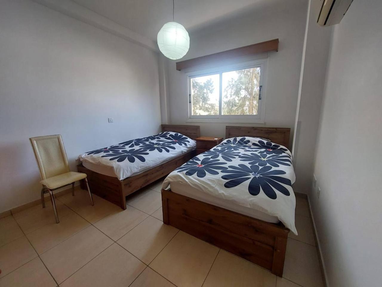 Sunny 2 Bedroom Larnaca Center Bagian luar foto