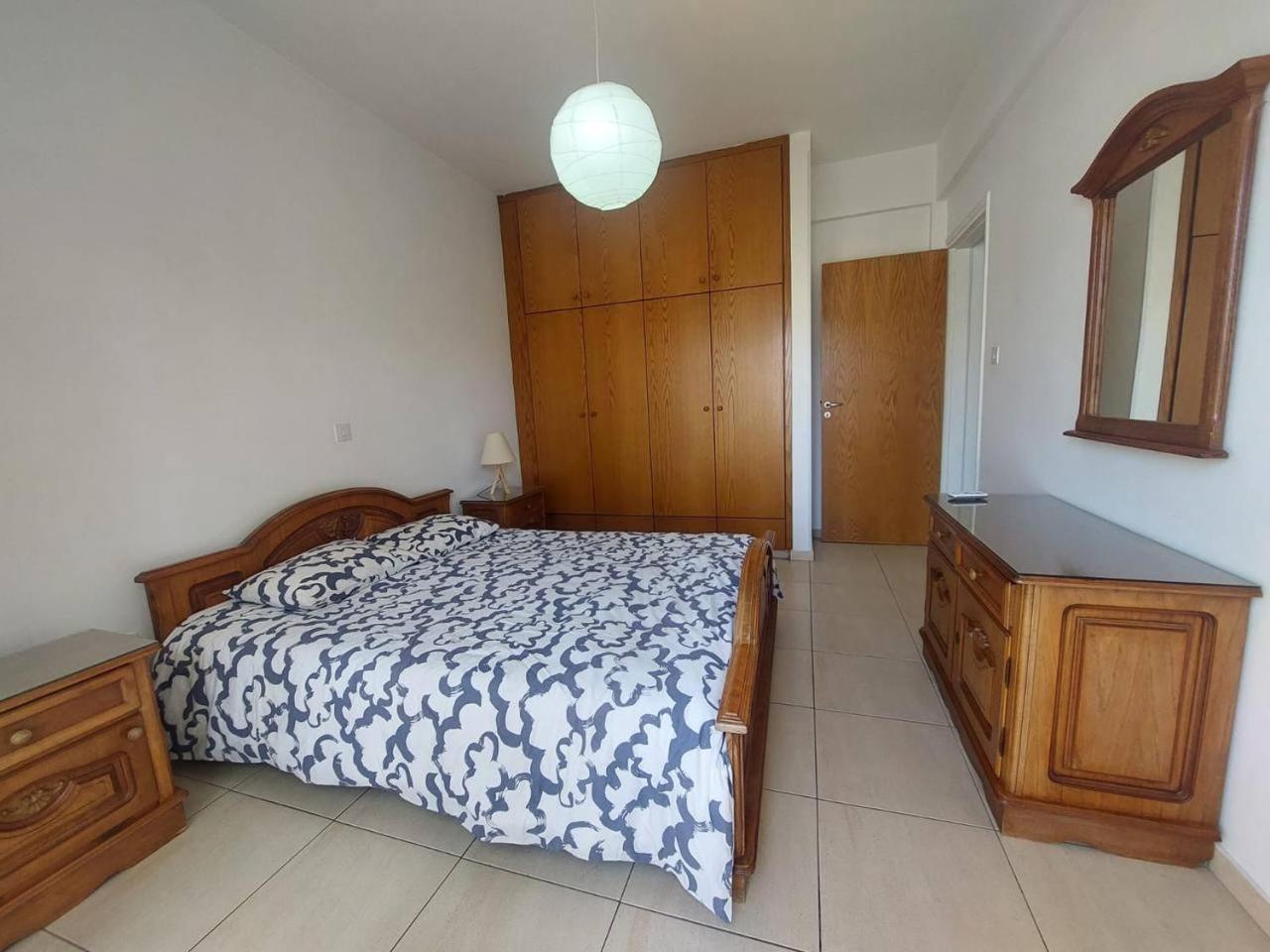 Sunny 2 Bedroom Larnaca Center Bagian luar foto