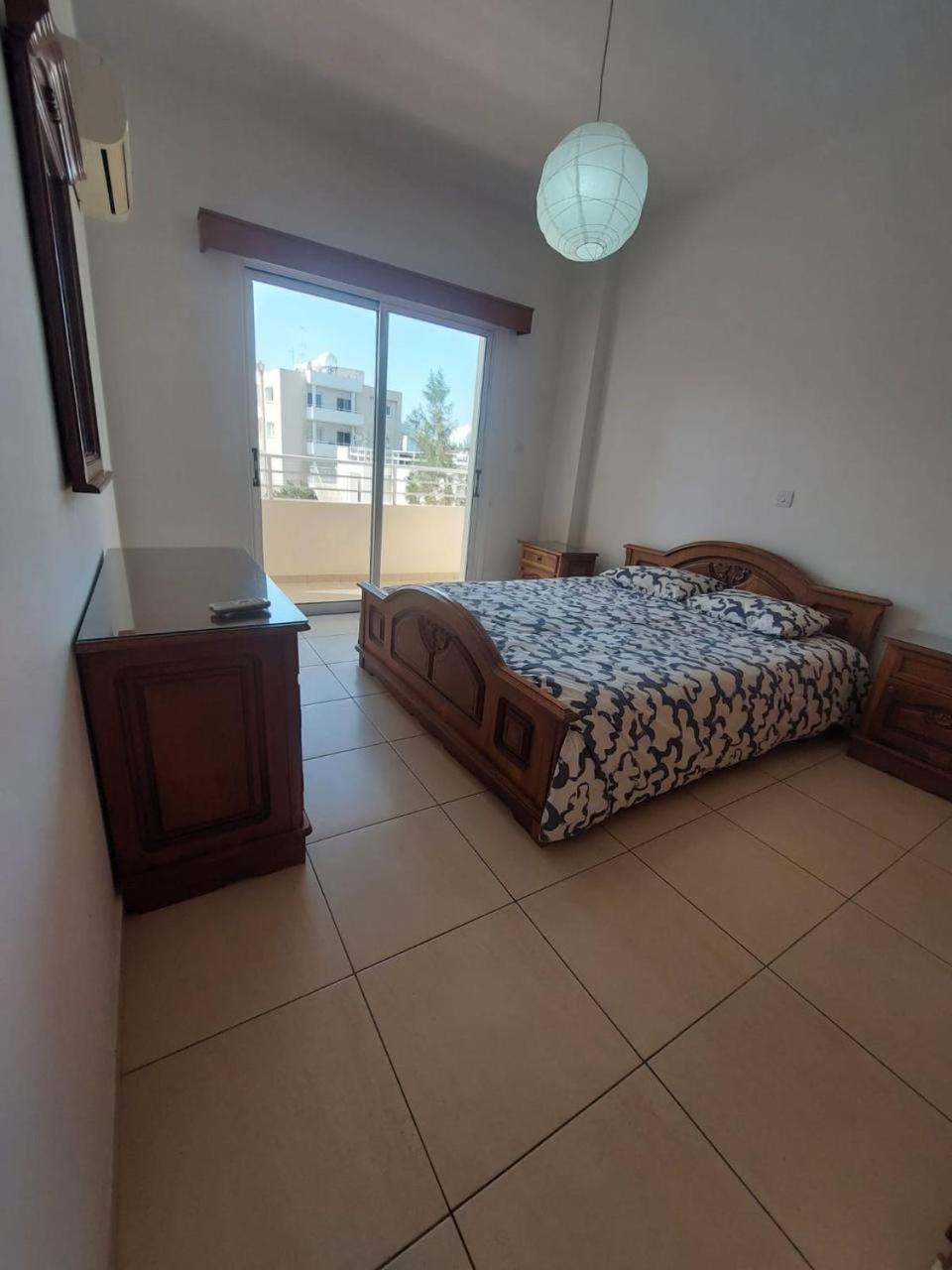 Sunny 2 Bedroom Larnaca Center Bagian luar foto