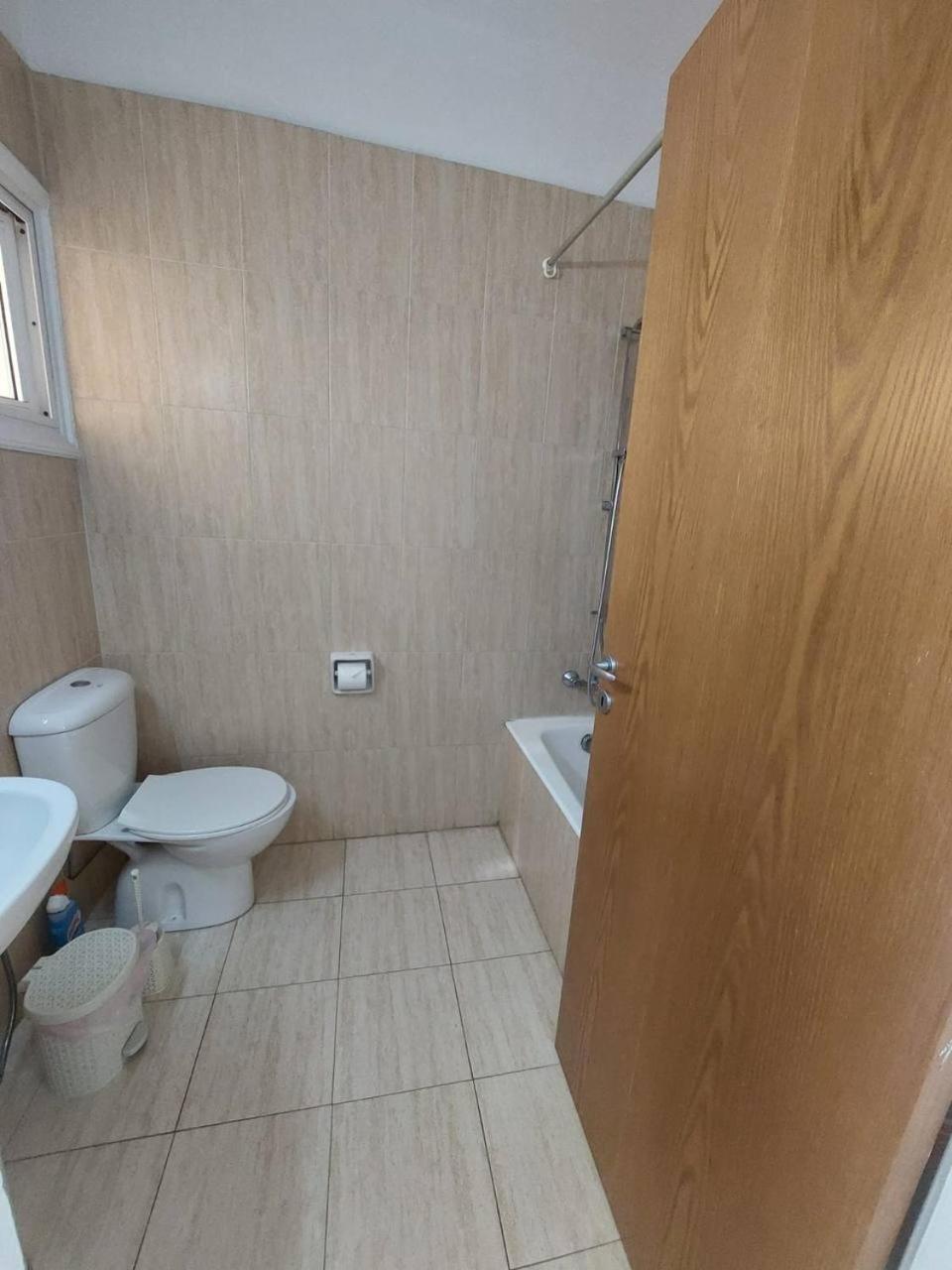Sunny 2 Bedroom Larnaca Center Bagian luar foto