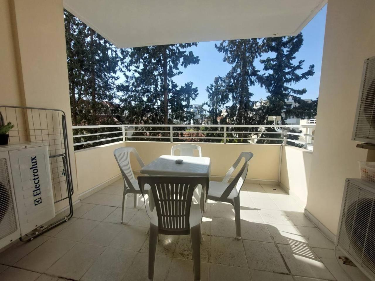 Sunny 2 Bedroom Larnaca Center Bagian luar foto